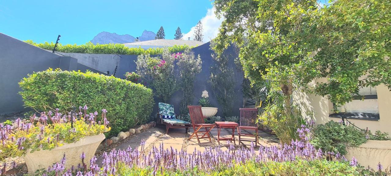 Finchley Guesthouse In Camps Bay Кейптаун Екстериор снимка